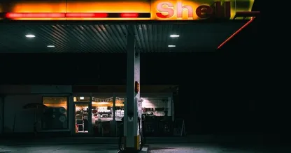 Benzineprijs stijgt tot nieuw record: bijna 2 euro per liter