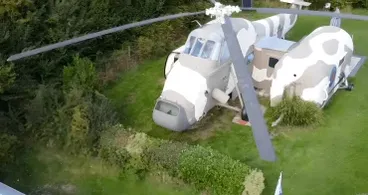 Dit gezin woont in een helikopter! Bekijk de adembenemende verbouwing van hun huis vanuit de lucht!