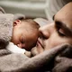 Das wussten wir auch noch nicht: es gibt einen Grund warum Babys zuerst 'Papa' und nicht 'Mama' sagen