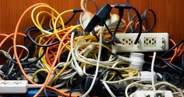 Nie wieder Kabelsalat: Der ultimative Trick zur Kabelorganisation!