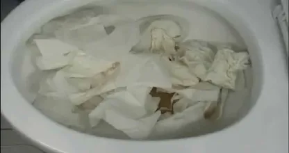 In Zuid-Korea ontstoppen ze de WC op deze manier en het is ronduit briljant! Dit is helemaal niet zo gek van ze!
