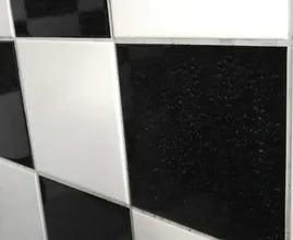 Oto jak możesz łatwo wyczyścić płytki łazienkowe i fugi