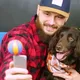 Mit diesem DIY Handy-Aufsatz gelingen dir immer perfekte Selfies mit dem Haustier