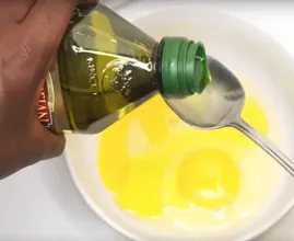 Esta es la razón por la que debes frotar huevo en tu cabello todas las semanas
