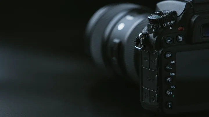 Man plaatst camera omdat hij ’s nachts geen adem krijgt, ontdekt dan waarom