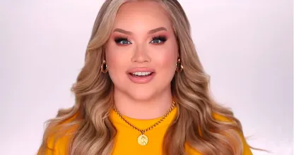 Nikkie de Jager onthult in nieuwe make-upvideo: 'Ik ben transgender'