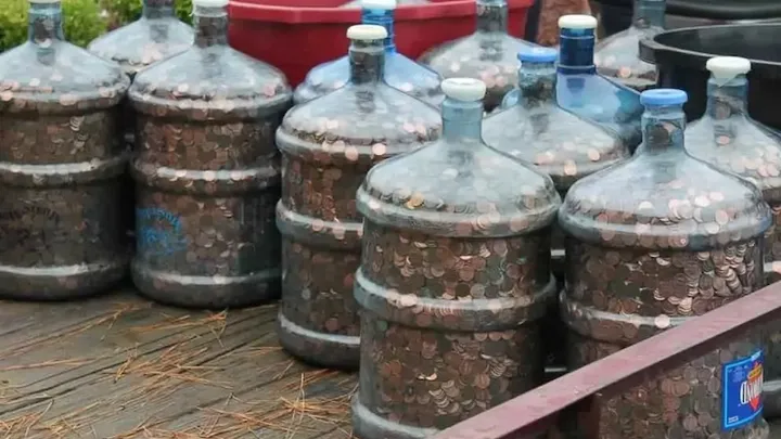 Deze man spaarde 45 jaar zijn kleingeld; het uiteindelijke bedrag zal je verbazen!