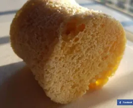 90 Sekunden, eine Tasse und Mikrowelle: so entsteht dieses kohlenhydratarme Brot.