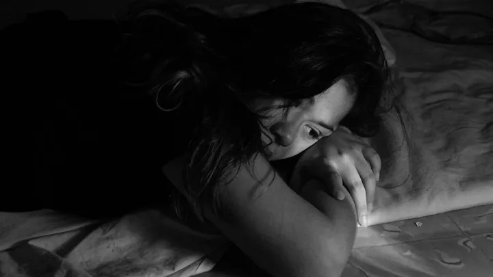 Vrouw in shock als juwelier haar dít vertelt over de oude ring van haar moeder