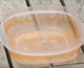 Is your Tupperware covered in food stains? Easily remove them with this trick!