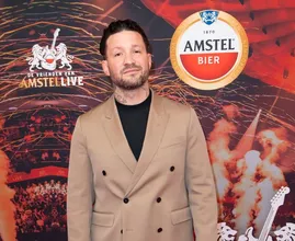 Dit is de presentator van de Vrienden van Amstel LIVE