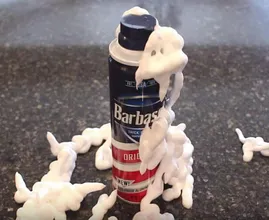 Komisch, aber wahr: Rasierschaum reinigt diese 5 Dinge im Haus besser als andere Mittel