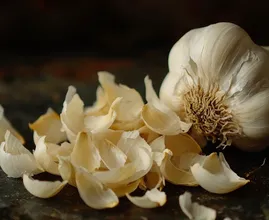 Here's Why You Should Never Ever Throw Away Garlic Peel