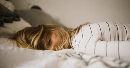 Esta es la razón por la que las mujeres no duermen tan bien como los hombres