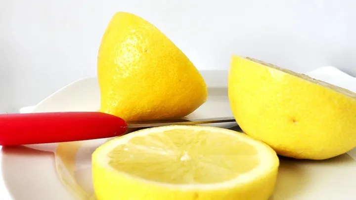 THIS is why you should microwave lemons before cutting them!