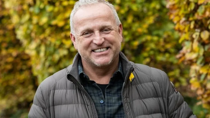 Kijkers Down the Road vol lof over presentator Gordon