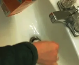 Accidenti, uno scarico puzzolente! Questo semplice trucco ti aiuterà a liberarti dei cattivi odori