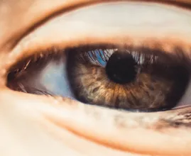 Ontstoken oog: hierdoor komt het (en zo behandel je het)