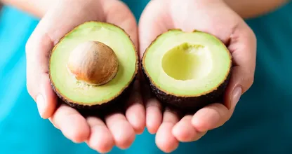 Hoe bewaar jij een halve avocado? Doe dit om hem langer groen te houden