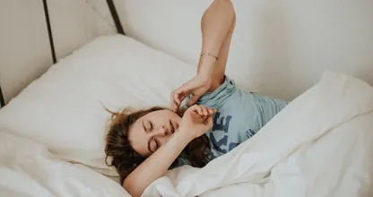 Diese 3 Lebensmittel solltest du vor dem Schlafengehen vermeiden da sie dein Körper aufputschen.