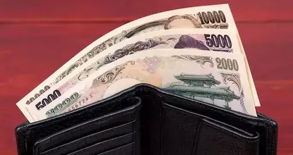 Three things you should never put in your wallet
