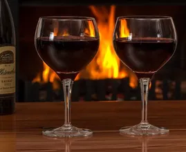 Boire deux verres de vin avant d’aller se coucher offre des bienfaits incroyables