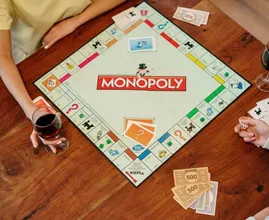 Kerstliefhebbers opgelet: er bestaat nu een Monopoly-kersteditie