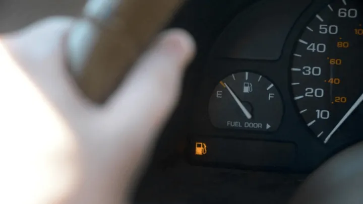 Superhandig: Dit schema vertelt je hoe ver je nog kunt rijden op een lege tank!