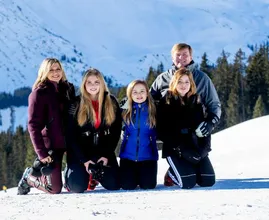 Dit zijn de vakantiekiekjes van de Koninklijke familie in het zonnige Lech