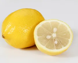 Ecco perché tutti congelano i limoni dopo averli comprati! I limoni congelati sono fantastici!