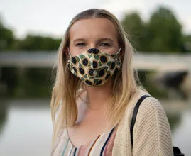 Aha! Op deze manier verpest het mondkapje je make-up niet
