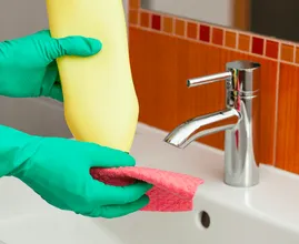 Desinfecterende schoonmaakmiddelen laat je voortaan liever staan om déze reden