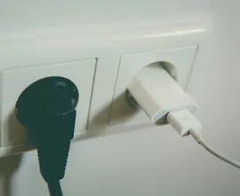 Hoe maak je het stopcontact veilig schoon?