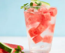 This simple drink will detox your body and give you a flat stomach!