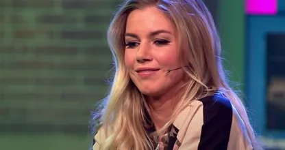 Prachtig! Anouk Hoogendijk showt vol trots haar babybuik