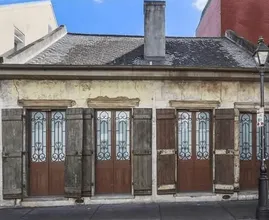 Questa casa non sembra che valga 1,8 milioni di dollari, ma quando ci guardi dentro te ne rendi conto!