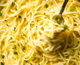 Jeder spricht über diese cremige Spaghetti und wenn du sie probiert hast, verstehst du wieso!
