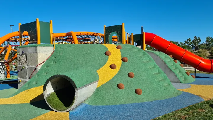 Students raise $300.000 for an inclusive playground
