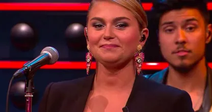 Dat duurt niet lang meer: Roxeanne Hazes deelt foto van haar prachtige, grote babybuik