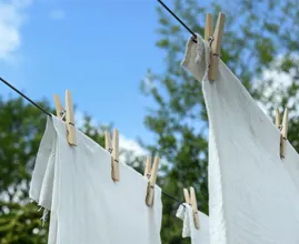 Gras, ijs of zonnebrand: zo verwijder je zomervlekken uit je kleding