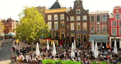 Homo wordt neergeslagen door 6 man in Groningen. De reactie van de agent is echt schrikbarend!