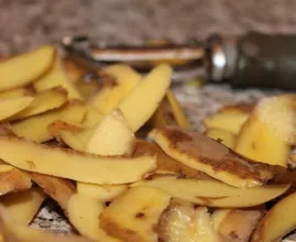 Do you always throw out potato peels? Don't: you can make something delicious with it