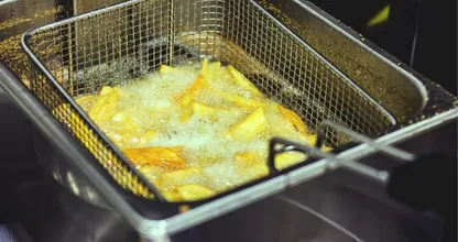 Airfryer vs. frituurpan: dit is de gezondste optie