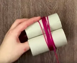 Wrap some wool around two toilet rolls: THIS is what you can make with it! Amazing!
