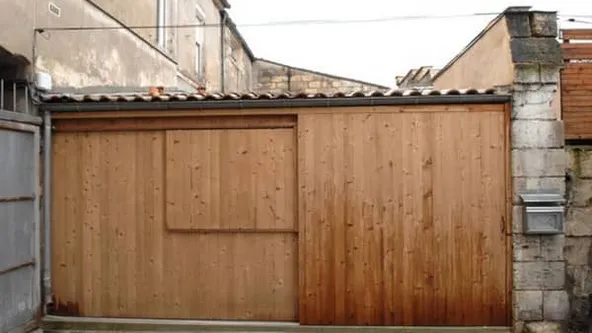 Je denkt dat dit een doodgewone garage is, totdat je de binnenkant ziet!