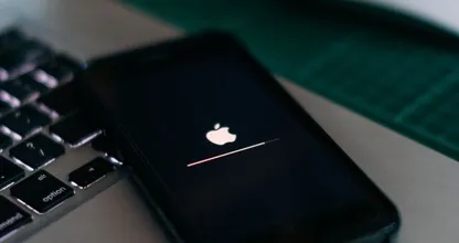 Zó zorg je ervoor dat de zoekbalk op je iPhone weer bovenaan staat