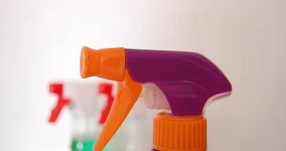 Doe deze twee middelen in een spuitfles en je hebt het beste schoonmaakmiddel ooit!