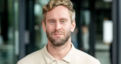 Tim den Besten krijgt kritiek na zingen Sinterklaasliedje tijdens Pride