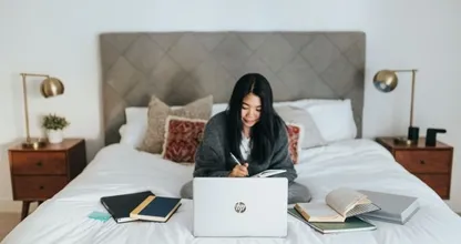 Hilarisch: thuiswerkers delen hoe zij erbij zitten tijdens videomeetings