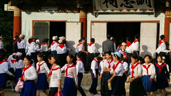 Hidden Realities of North Korea (Realidades ocultas da Coreia do Norte): A Startling Journey Beyond the Propaganda (Uma Jornada Surpreendente Além da Propaganda)